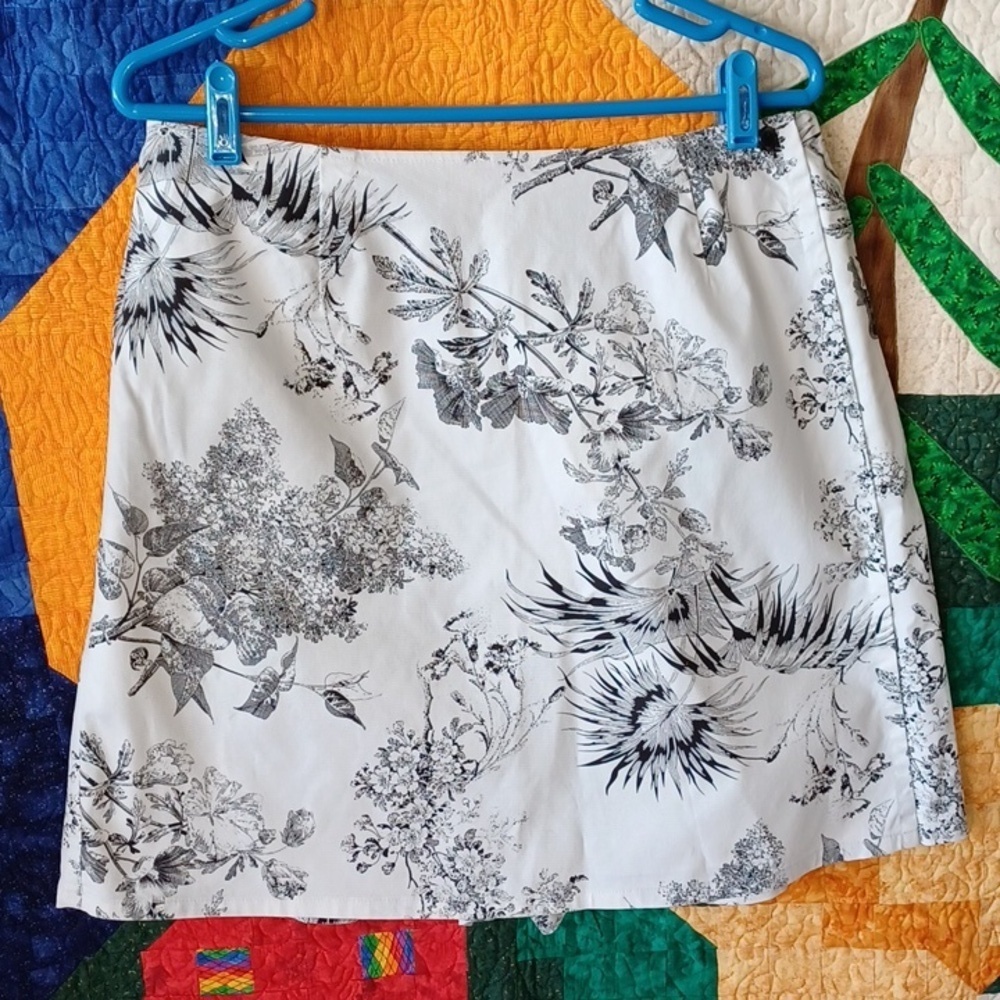 Denim & Co. Floral Toile Skort, side pockets,  stretchy
